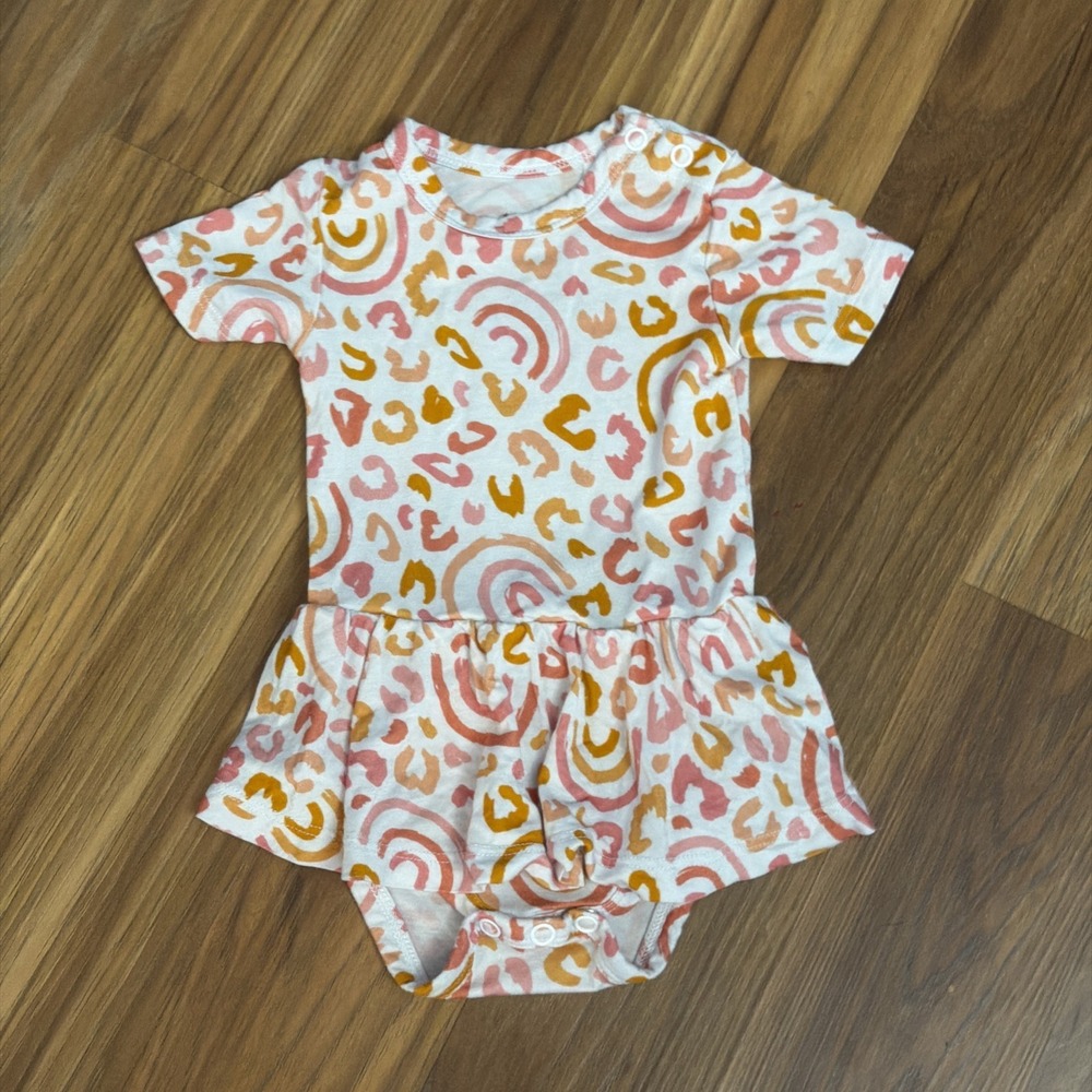 Dream Big Little Baby Girls 0-3 Months Bodysuit Dress Cheetah Rainbow EUC